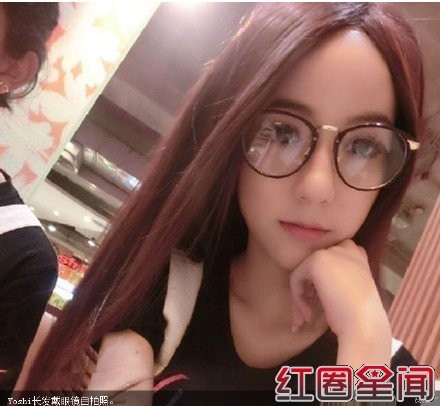 泰国14岁变性人Yosh素颜照片 Yosh性感比基尼床照走红