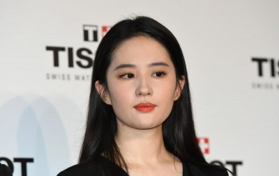 ​中国哪些明星是外国籍(中国十大禁止回国的明星)