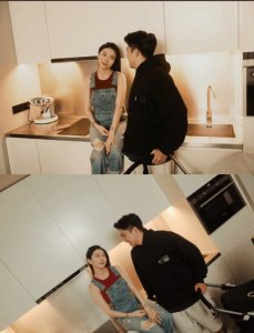 ​郑恺前任程晓玥官宣当妈 曝光女儿正面照