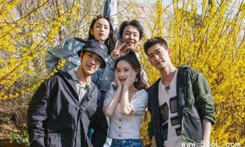 周也赖冠霖张婧仪陈星旭恋情曝光 娱乐圈95后小花事业心遭质疑