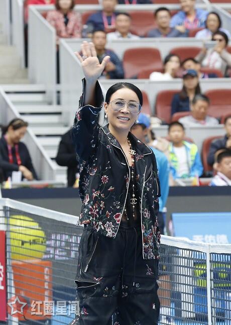 高峰为什么不娶那英 那英离开新歌声引发猜疑
