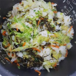 ​看潮汕地区的人是怎么做最常见的咸菜尾饭和菜雷饭，也叫包菜饭