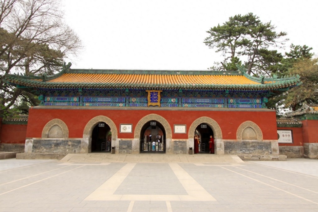 普宁寺位于河北省承德市，始建于清朝乾隆时期的一座汉藏结合寺庙