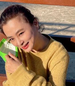 ​60岁素颜的李玲玉，超自信，越老越美丽！