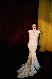 ​李小冉的中式旗袍装太优雅了吧，完美曲线一览无余