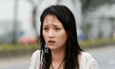 ​ 因尺度太过无人敢演，“过气”的她赶来救场，意外被捧成一姐