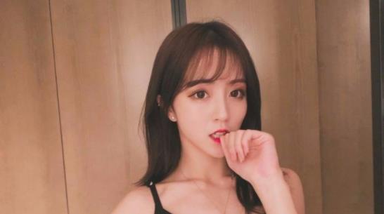 柳岩胸围多大图片 中国十大爆乳女星