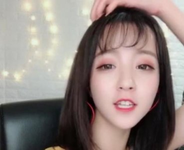 ​柳岩胸围多大图片 中国十大爆乳女星