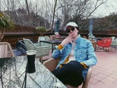 ​李亚鹏32岁女友晒近照（李亚鹏女友戴墨镜超有气质）