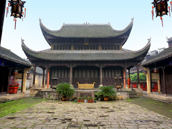 吉首市属于哪个市(湖南吉首属于哪个市)