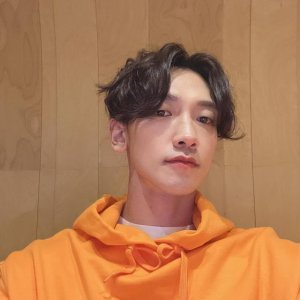 ​郑智薰是rain吗(Rain郑智薰20年前的照片公开)