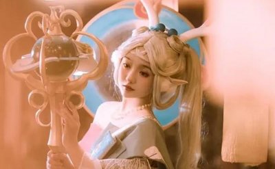 ​王者荣耀：18岁妹子COS瑶妹，堪称一线明星，这条项链抢镜了