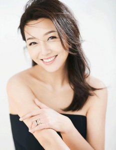 ​江珊个人资料简历，靳东的前妻