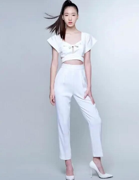 小S大女儿拍广告大片