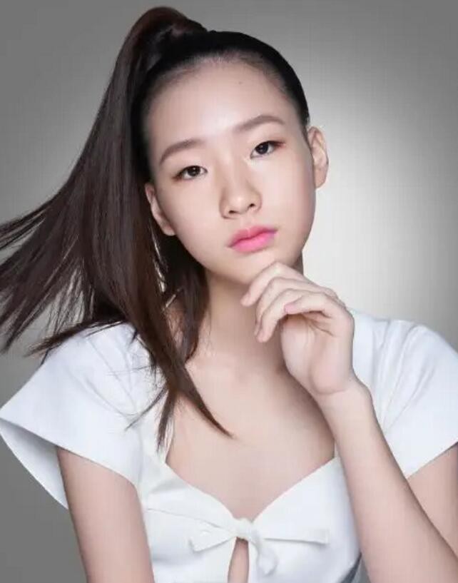 小S大女儿拍广告大片