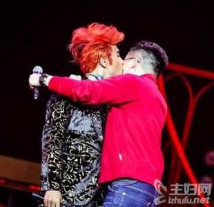 ​陈志朋和苏有朋亲吻照曝光 陈志朋和苏有朋是同性恋吗