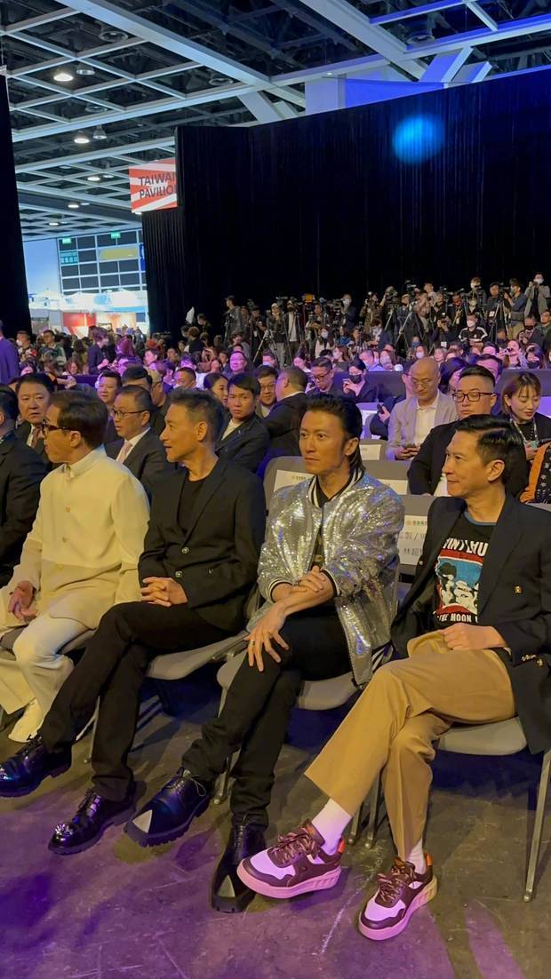 成龙张学友谢霆锋张家辉同框 这个活动主办方是会邀请人的 