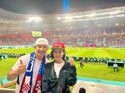 ​刘畊宏王婉霏赴卡塔尔看世界杯 季军赛后晒甜蜜合照
