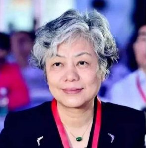 ​养育男孩，家长要坚持4个原则，儿子未来阳光有担当