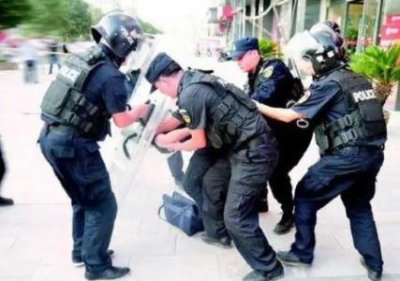 ​岳母疯狂诱惑女婿，多次在家发生关系，并拍照威胁让他和妻子离婚