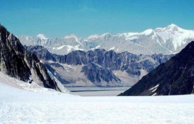 ​狗孩奥克纳马拉娅，从小与狗相伴生活五年世界十大兽孩之一