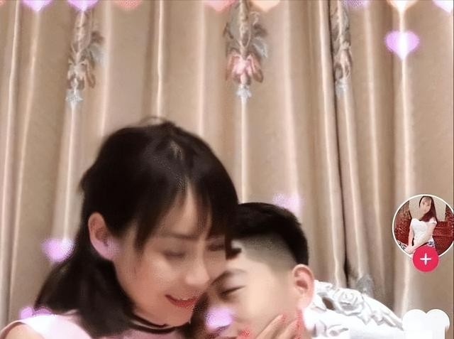 妈妈的朋友女主角（回顾男子爱上妈妈的40岁闺蜜）