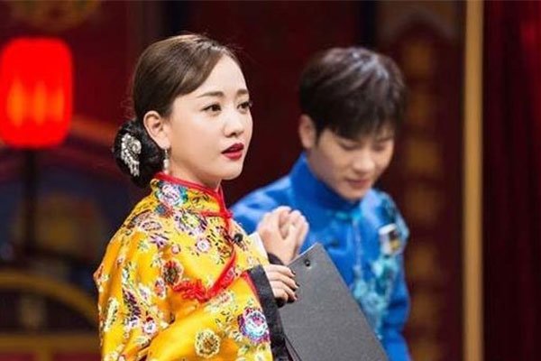 王嘉尔看杨蓉眼神有些不对劲 莫非是喜欢杨蓉吗