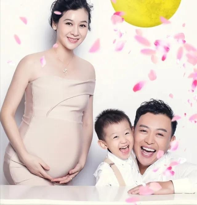 黄海冰老婆是谁（演员黄海冰结婚8年儿女双全）