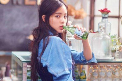 ​成龙为什么要力捧欧阳娜娜有何内幕？成龙和欧阳娜娜是什么关系？