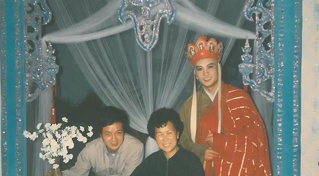 迟重瑞陈丽华访谈完整版鲁豫（北京富婆陈丽华）(2)