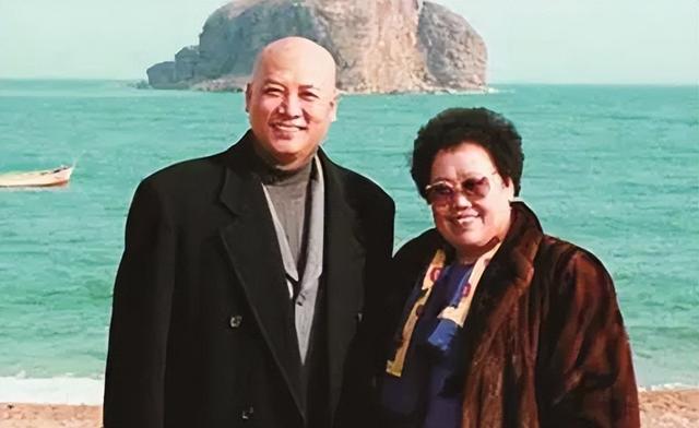 迟重瑞陈丽华访谈完整版鲁豫（北京富婆陈丽华）(4)