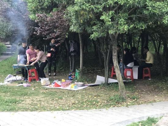 一、户外烧烤环境