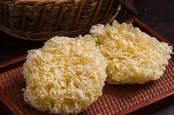 银耳对女人有什么功效 女人吃银耳有什么好处