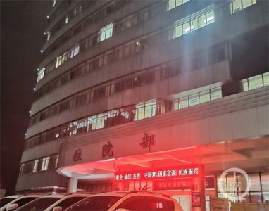 ​高架桥侧翻致4死8伤 亲历者发声