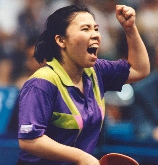 邓亚萍简介及个人简历（“乒坛女皇”邓亚萍：因个子太矮被拒绝入队，转身赢得18枚金牌）