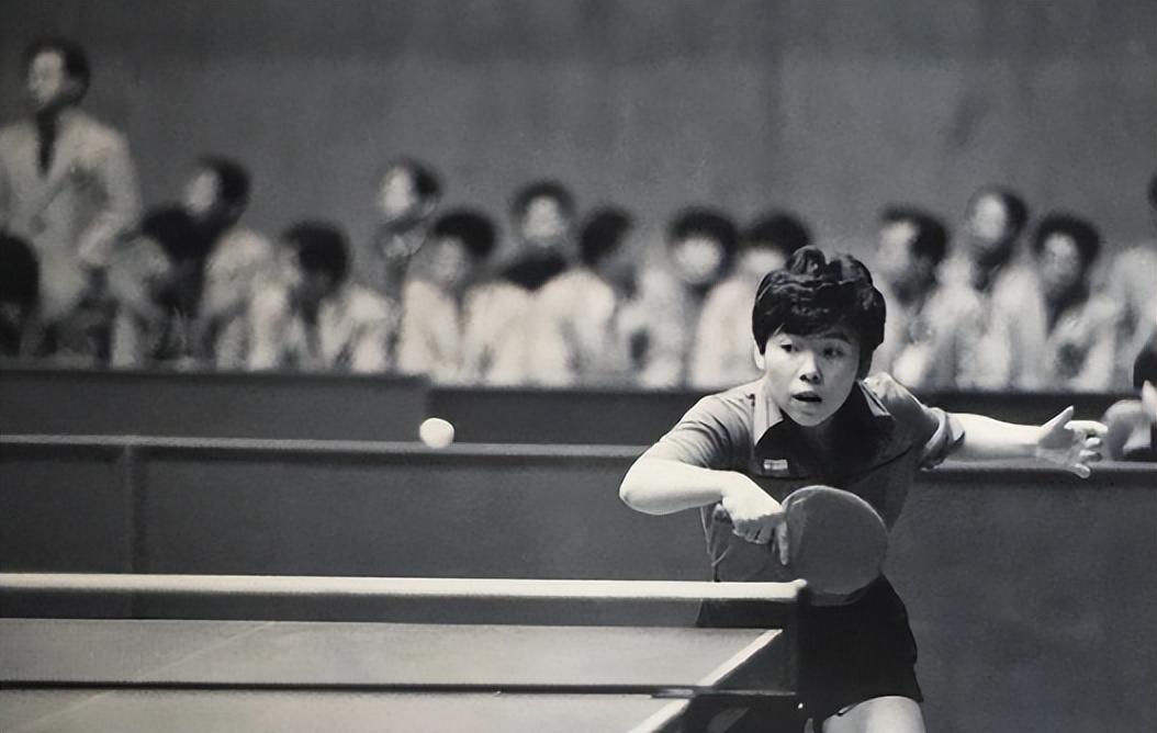 邓亚萍简介及个人简历（“乒坛女皇”邓亚萍：因个子太矮被拒绝入队，转身赢得18枚金牌）