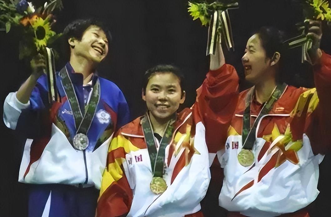 邓亚萍简介及个人简历（“乒坛女皇”邓亚萍：因个子太矮被拒绝入队，转身赢得18枚金牌）