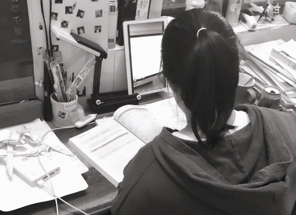 孟晚舟背后的男人：婚前突然离职华为，1028天不离不弃陪伴