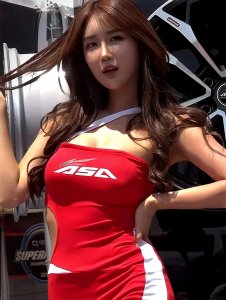 ​网红车模柳多妍，身材火辣 ，迷倒众人！让人一眼就沦陷 ！