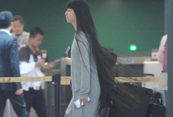 小彩旗身高是多少 小彩旗头发长度130cm是真的还是假的