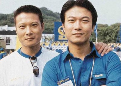 ​钱嘉乐钱小豪是不是双胞胎 两人谁的武功更高一些