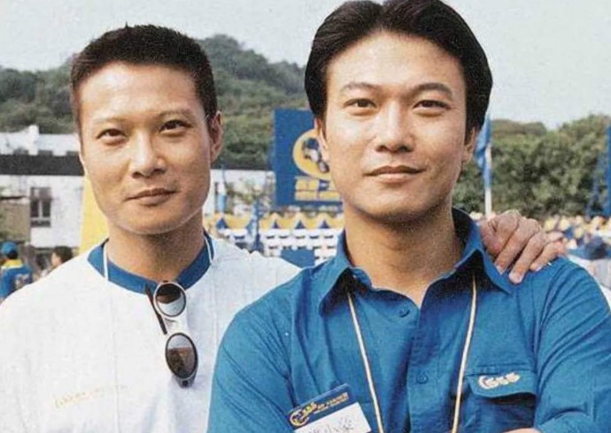 钱嘉乐钱小豪是不是双胞胎 两人谁的武功更高一些