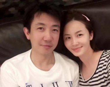 ​毕福剑在加拿大举办奢华家宴，疑似二婚妻子露面
