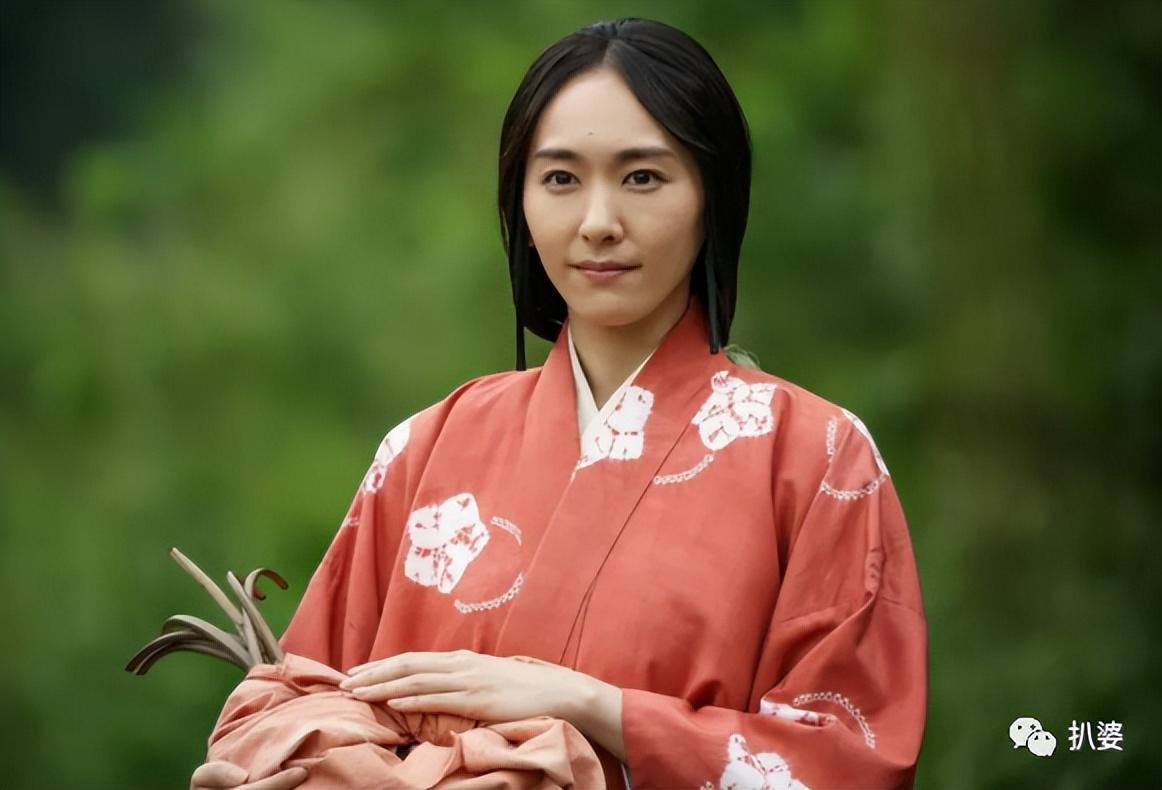 新恒结衣是谁(新垣结衣好惨,才33岁就被骂“老阿姨”了)