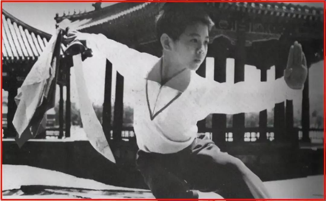 李连杰的爷爷是谁(李连杰的家世背景到底有多牛?爷爷爸爸的简介至今不敢公开)