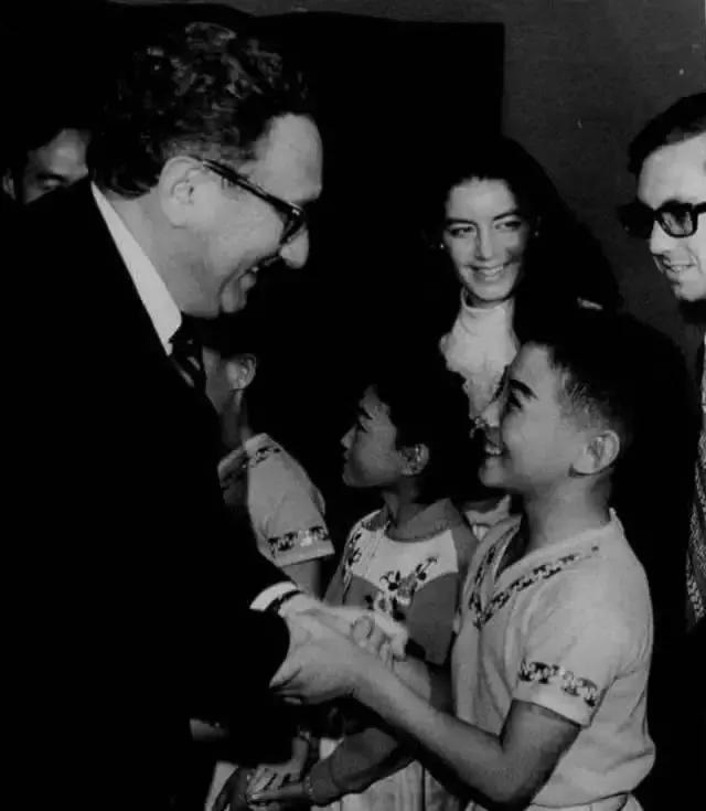 李连杰的爷爷是谁(李连杰的家世背景到底有多牛?爷爷爸爸的简介至今不敢公开)