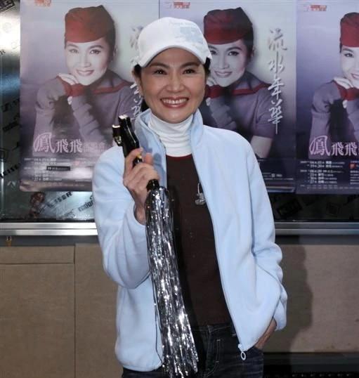 凤飞飞多大年龄去世（嫁大丈夫也幸福）(21)