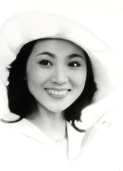 凤飞飞多大年龄去世（嫁大丈夫也幸福）(6)