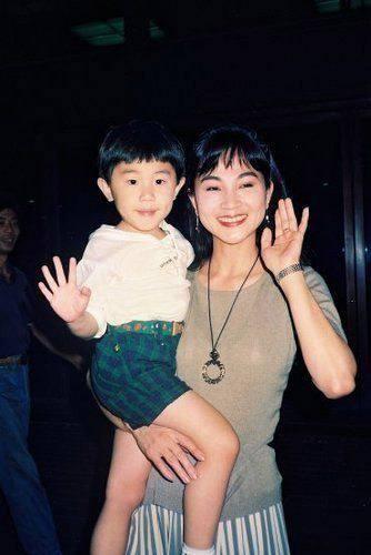 凤飞飞多大年龄去世（嫁大丈夫也幸福）(20)