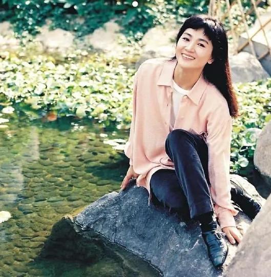 凤飞飞多大年龄去世（嫁大丈夫也幸福）(14)